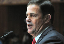 Ducey nominates Tucson attorney to AZGFC | Kingman Daily Miner