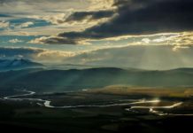 A man fly fishing in East-Rangá got an electrical shock