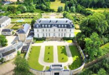 12 Brilliant Buyouts for Your Next Company Meeting