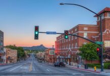 20 metros with the most tour and travel guides